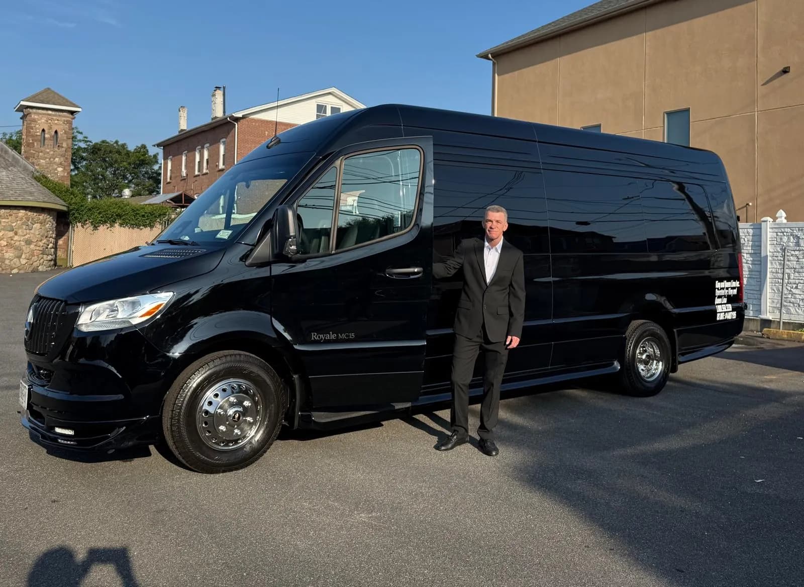 Mercedes Sprinter (11 Passenger) - Photo 16