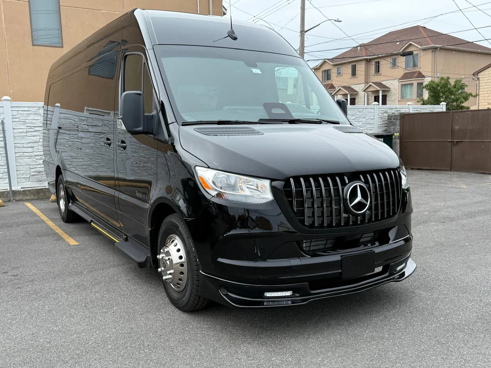 Mercedes Sprinter (11 Passenger) - Photo 18
