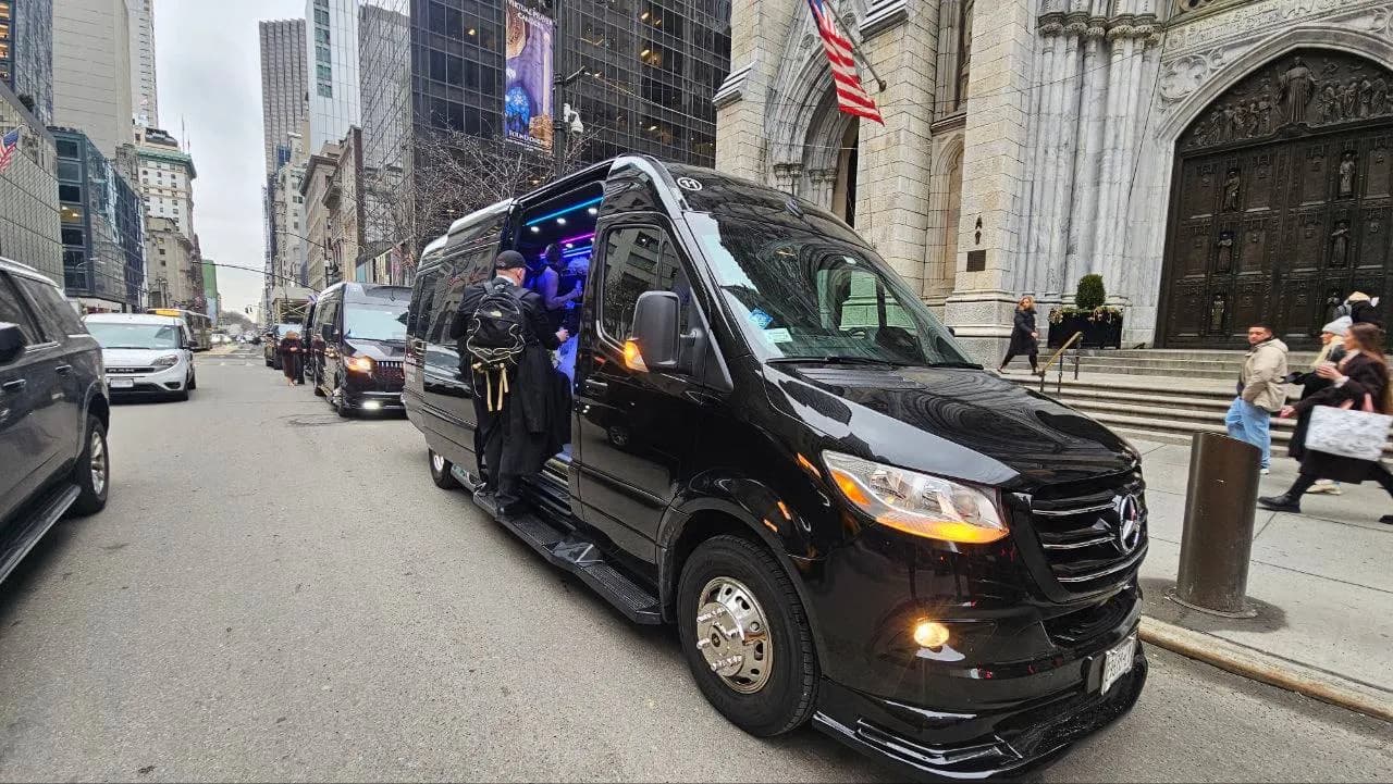 Mercedes Sprinter (11 Passenger) - Photo 1