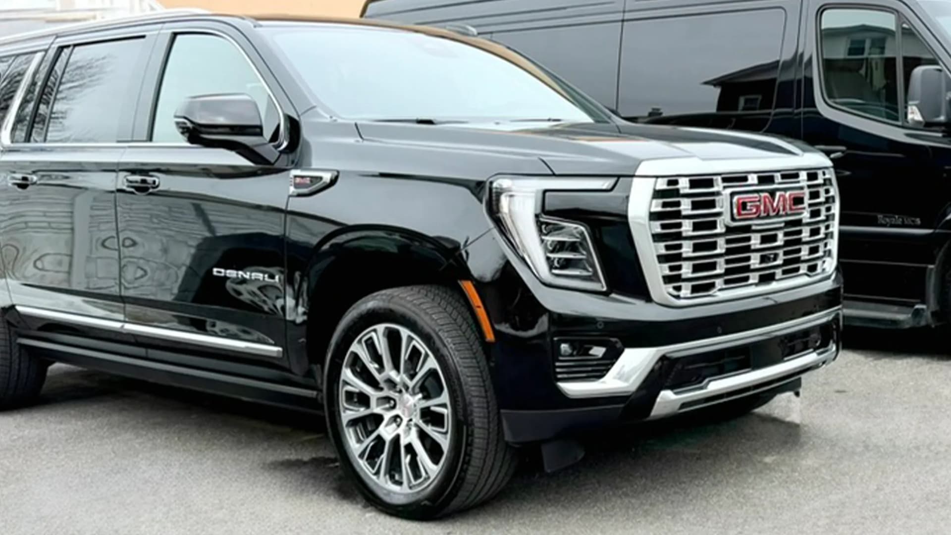 Luxury SUV - Photo 8