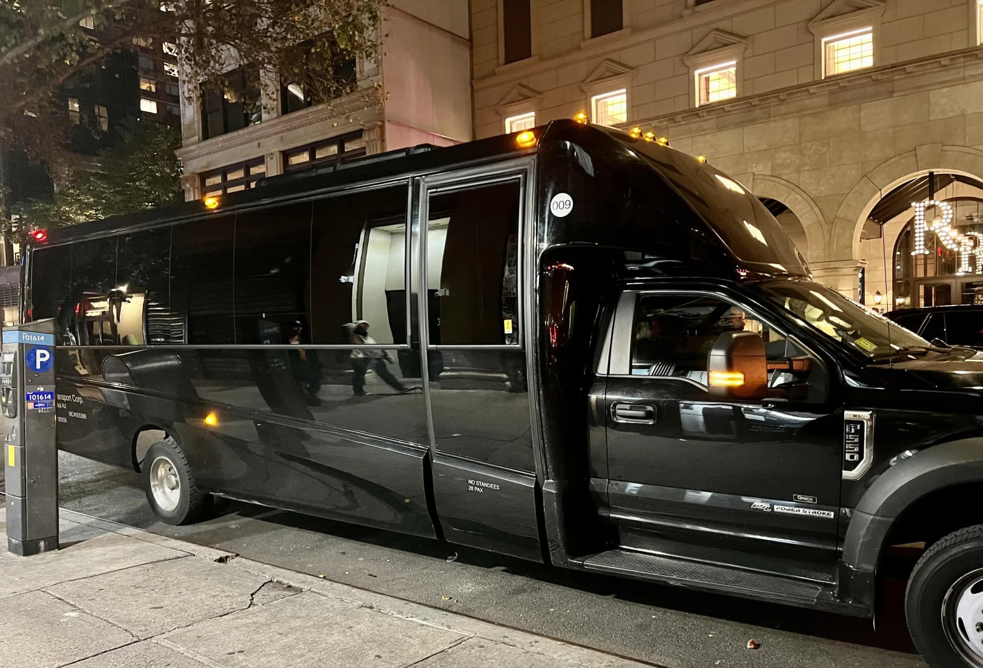 Mini Bus (27 Passenger) - Photo 6